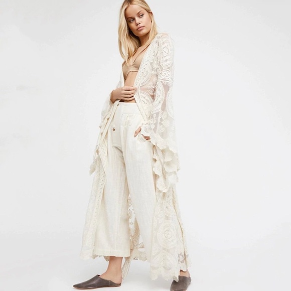 SOLD OUT Boho Off White Scalloped Crochet Lace Duster Wrap - Picture 2 of 7